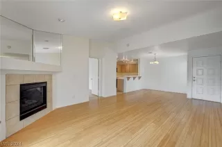 Photo #3: 2585360 Listing