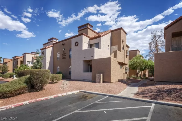 MLS: 2585367 Condo For Sale