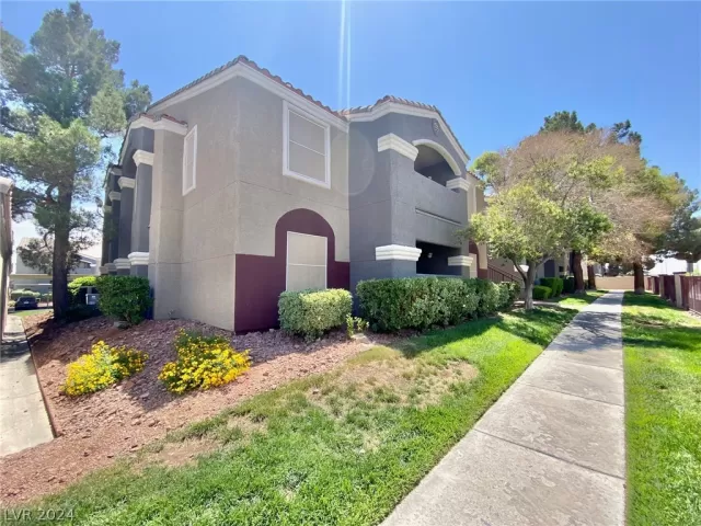 MLS: 2585380 Condo For Sale