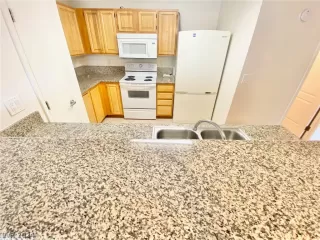 Photo #2: 2585380 Listing 