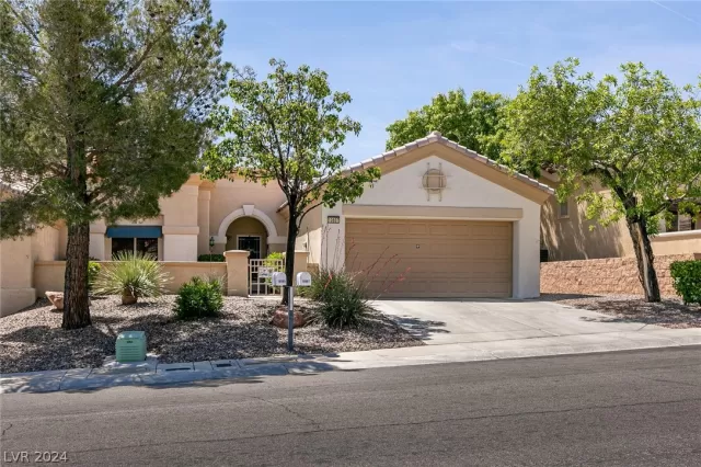 MLS: 2585381 Condo For Sale