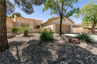 Photo #1: 2585381 Listing