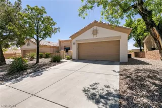 Photo #2: 2585381 Listing