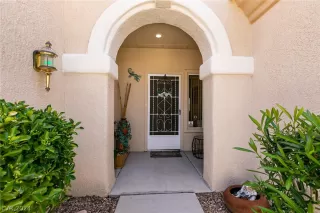 Photo #5: 2585381 Listing