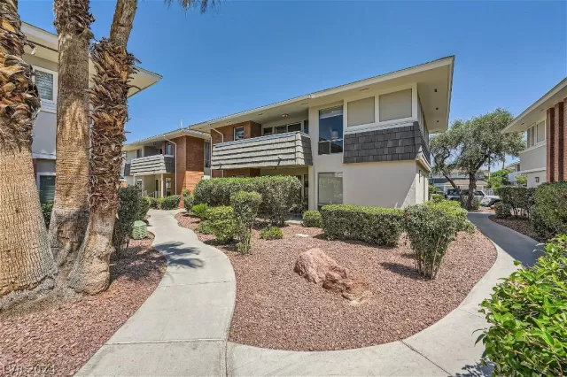 MLS: 2585382 Condo For Sale