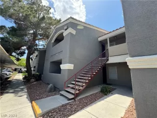 Photo #4: 2585414 Listing