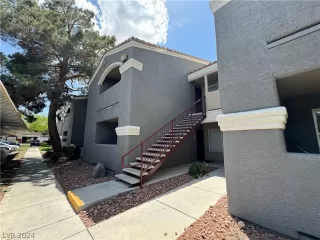 Photo #5: 2585414 Listing