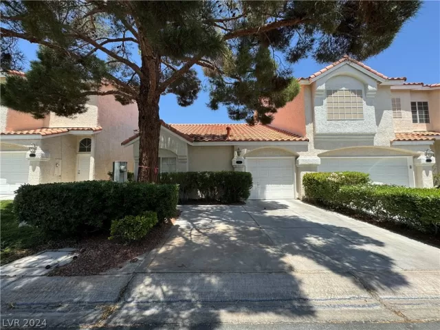 MLS: 2585468 Condo For Sale