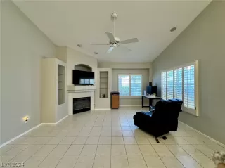 Photo #2: 2585468 Listing