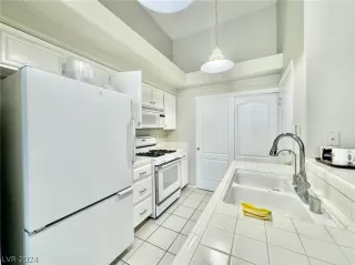 Photo #5: 2585468 Listing