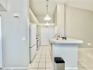 Photo #6: 2585468 Listing
