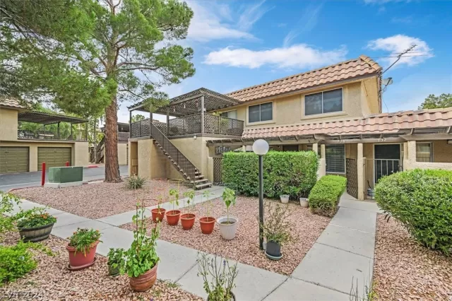 MLS: 2585492 Condo For Sale