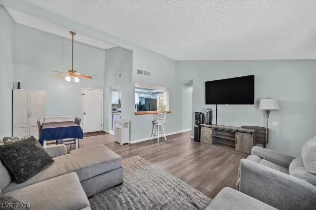 MLS: 2585500 Condo For Sale