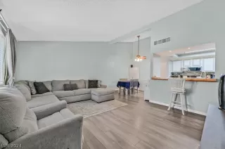 Photo #1: 2585500 Listing