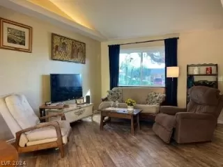 Photo #5: 2585501 Listing