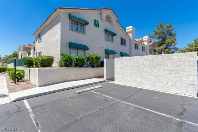 MLS: 2585512 Condo For Sale