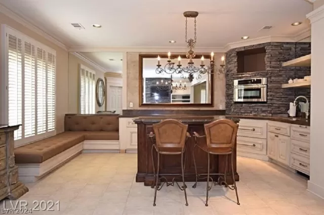 MLS: 2585528 Condo For Sale