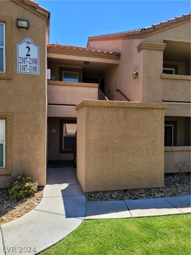 MLS: 2585537 Condo For Sale