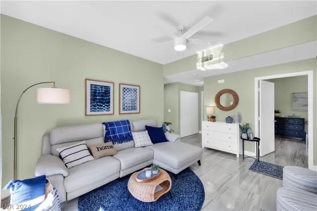 MLS: 2585552 Condo For Sale