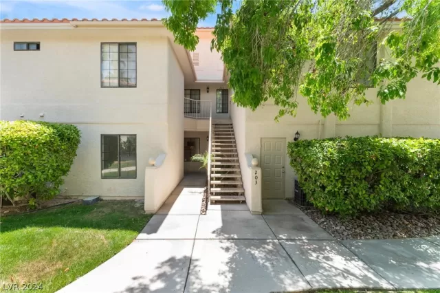 MLS: 2585583 Condo For Sale