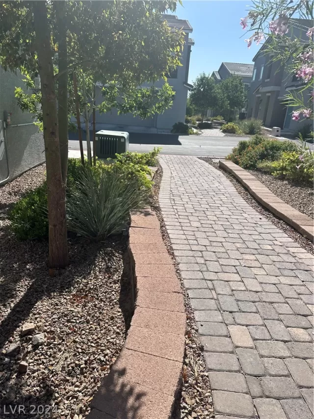 MLS: 2585605 Condo For Sale