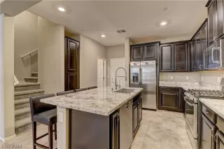 Photo #5: 2585617 Listing 