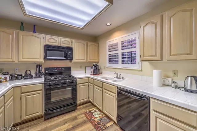 MLS: 2585631 Condo For Sale