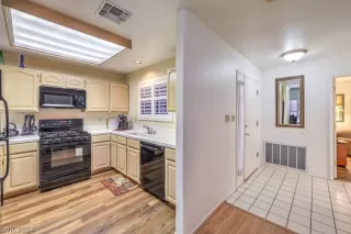 Photo #2: 2585631 Listing