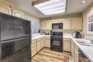 Photo #3: 2585631 Listing