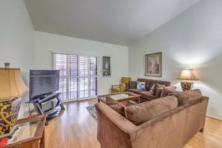 Photo #5: 2585631 Listing