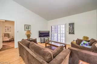 Photo #6: 2585631 Listing