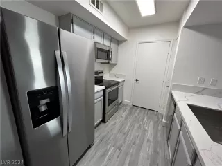 Photo #3: 2585633 Listing 