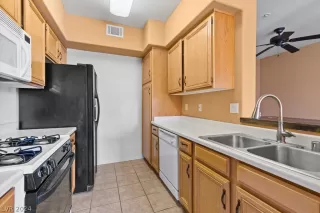 Photo #2: 2585666 Listing