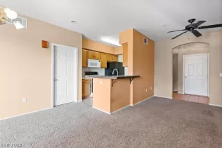 Photo #4: 2585666 Listing