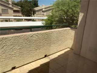 Photo #5: 2585677 Listing