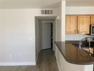 Photo #6: 2585677 Listing