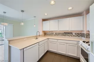 Photo #3: 2585687 Listing 