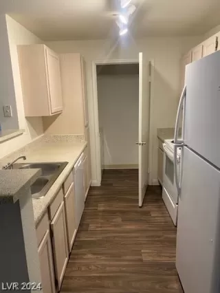 Photo #3: 2585692 Listing 