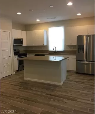 Photo #3: 2585704 Listing 
