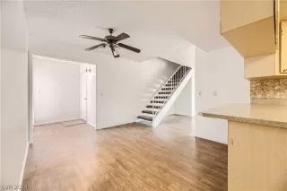 Photo #6: 2585707 Listing