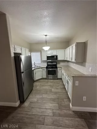 Photo #6: 2585709 Listing 