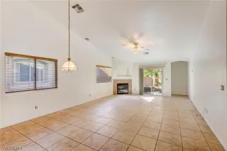 Photo #5: 2585718 Listing