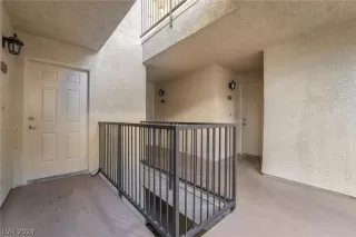 Photo #3: 2585723 Listing