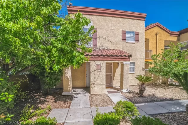 MLS: 2585730 Condo For Sale