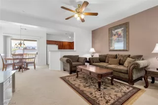 Photo #4: 2585757 Listing