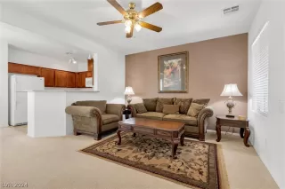 Photo #5: 2585757 Listing