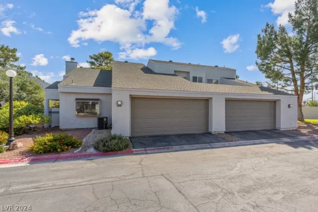 MLS: 2585782 Condo For Sale