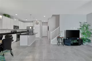 Photo #4: 2585795 Listing