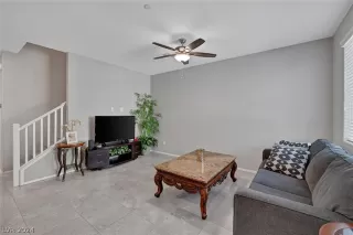 Photo #6: 2585795 Listing