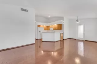 Photo #6: 2585802 Listing